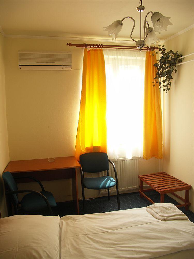 Carmen Pension Budapest Bagian luar foto